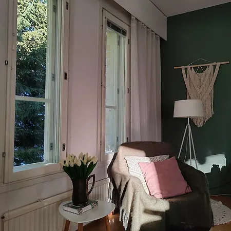 Comfy West End Loft *